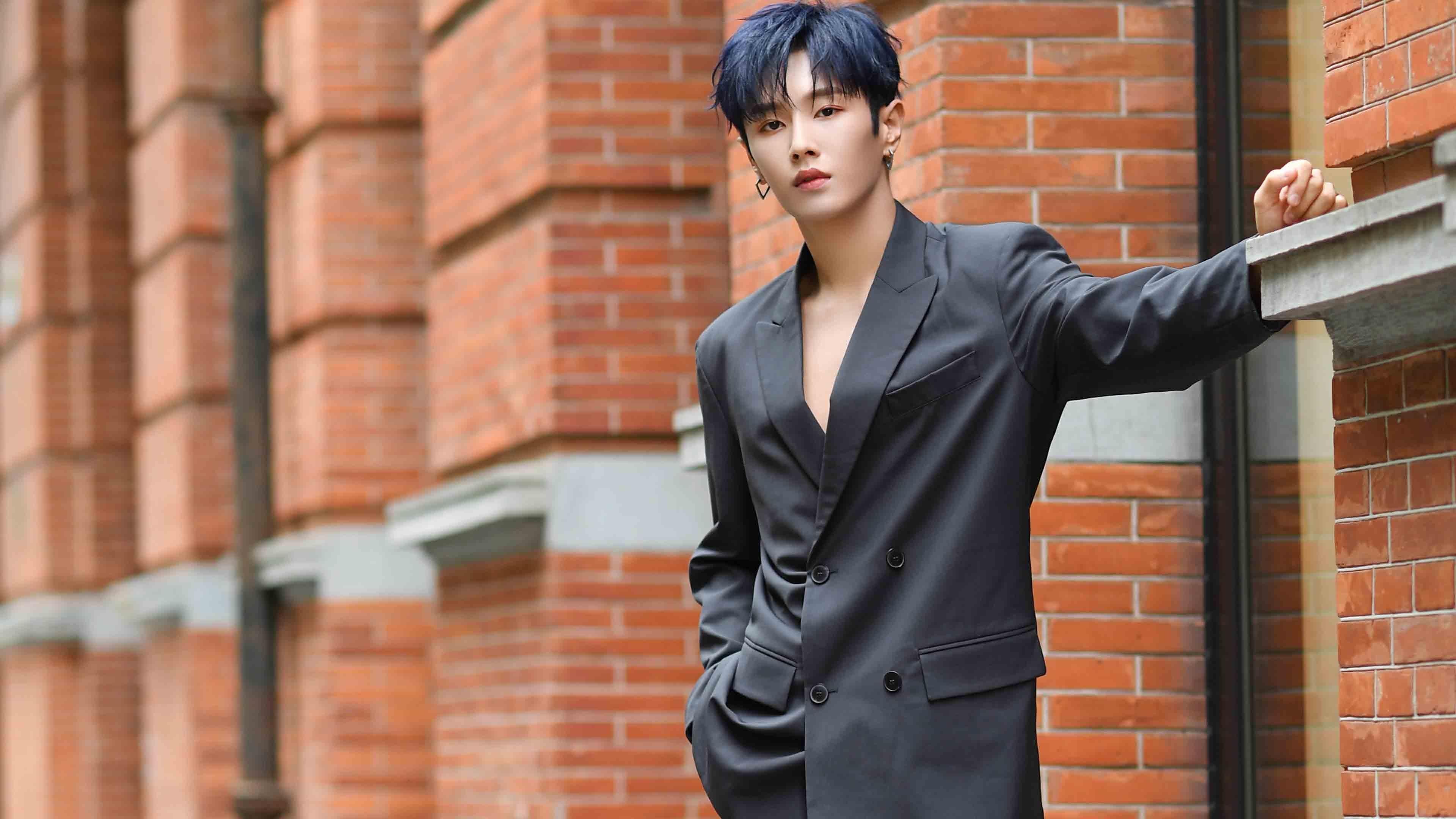 爱游戏电竞官网-_壮丽登山：登顶喜悦与挑战并存_，壮丽山峰